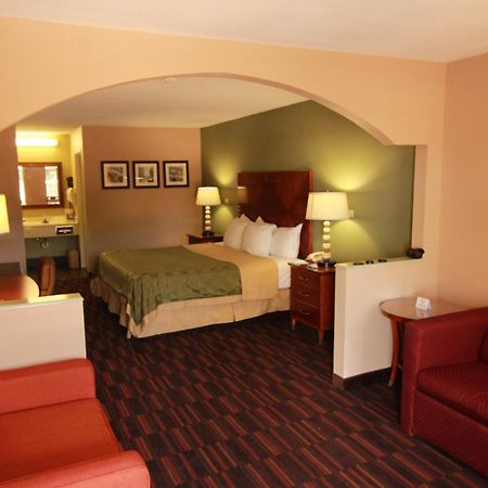 Quality Inn & Suites Near Robins Air Force Base Warner Robins Exterior photo