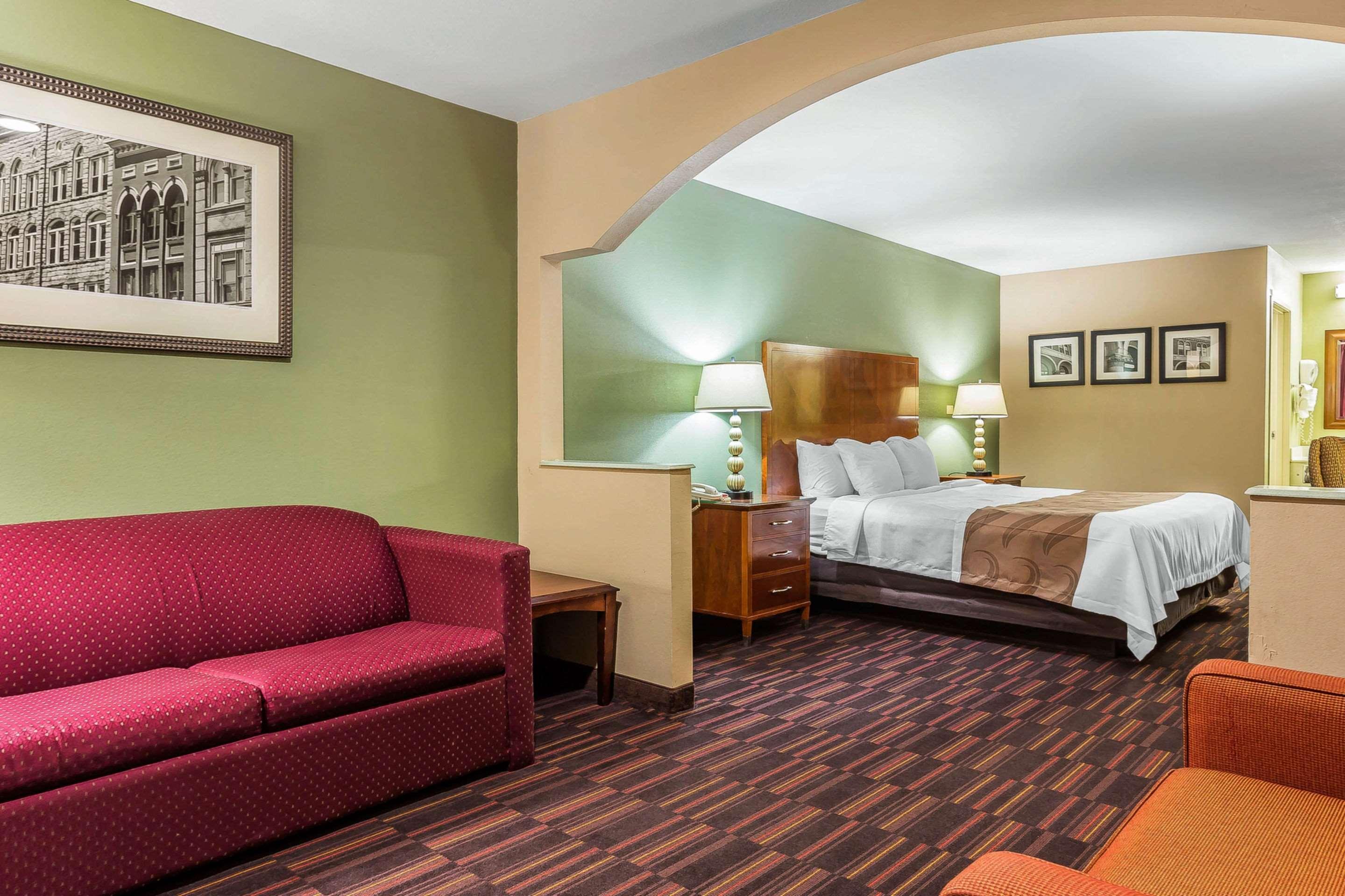 Quality Inn & Suites Near Robins Air Force Base Warner Robins Exterior photo