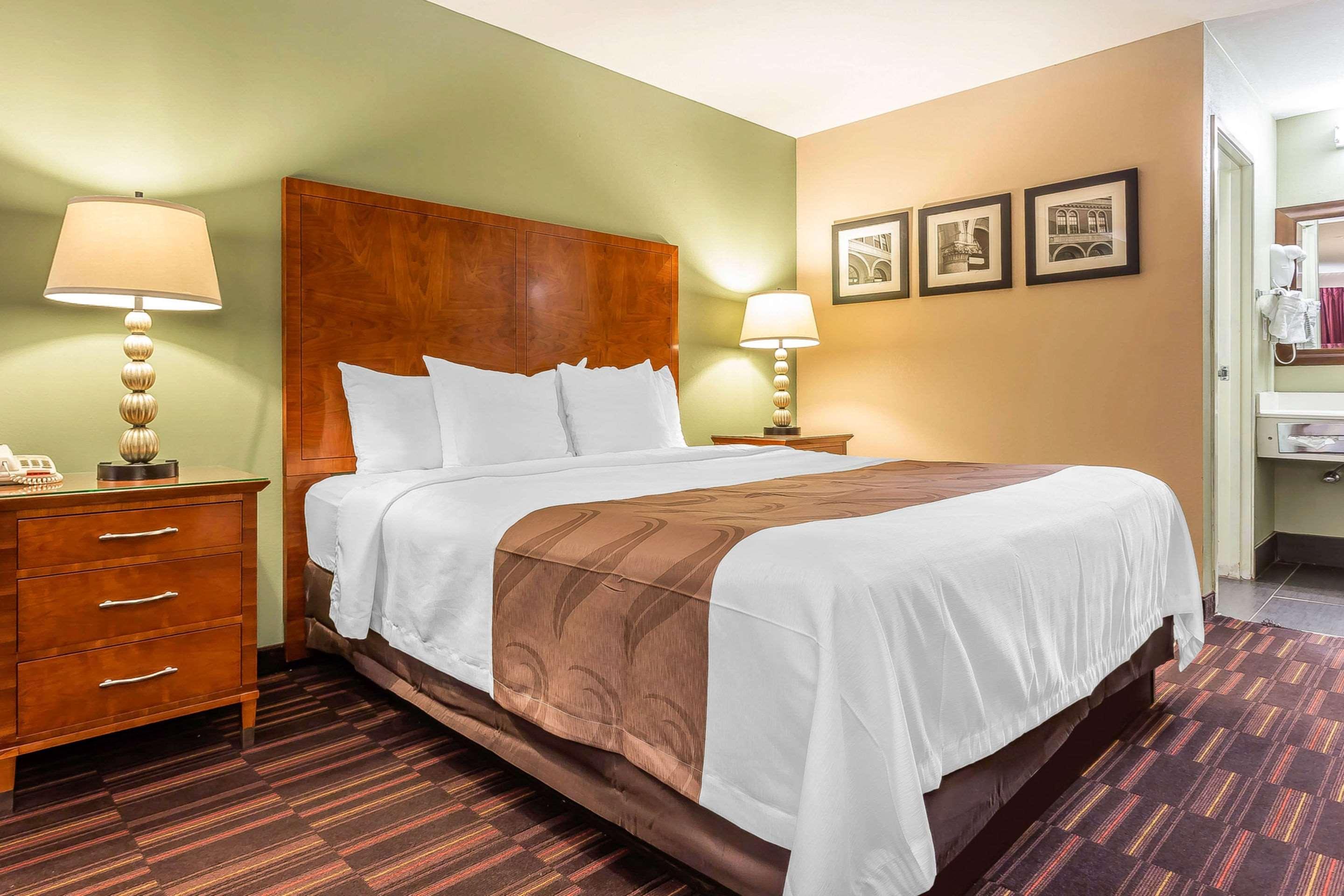 Quality Inn & Suites Near Robins Air Force Base Warner Robins Exterior photo