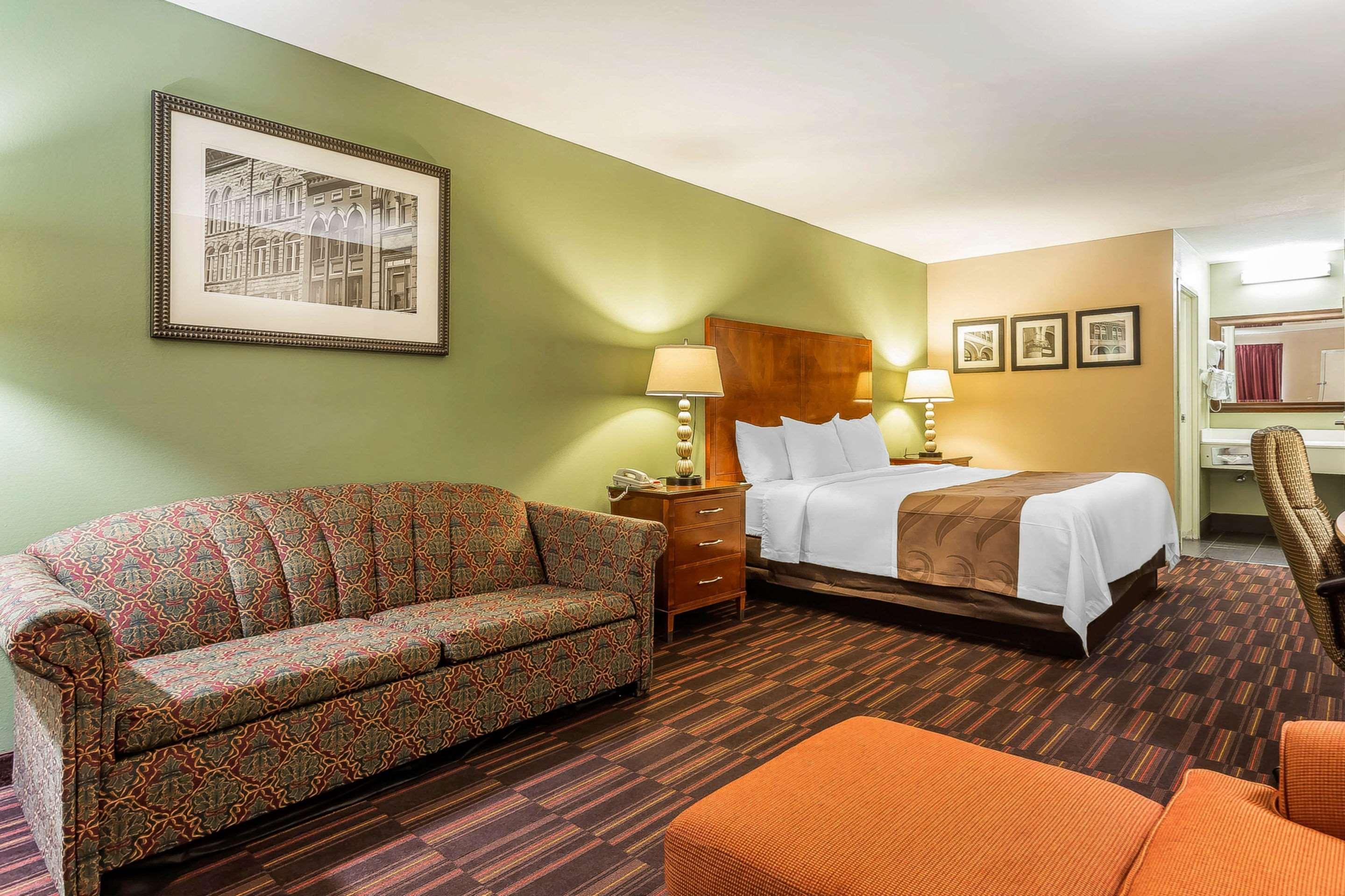 Quality Inn & Suites Near Robins Air Force Base Warner Robins Exterior photo