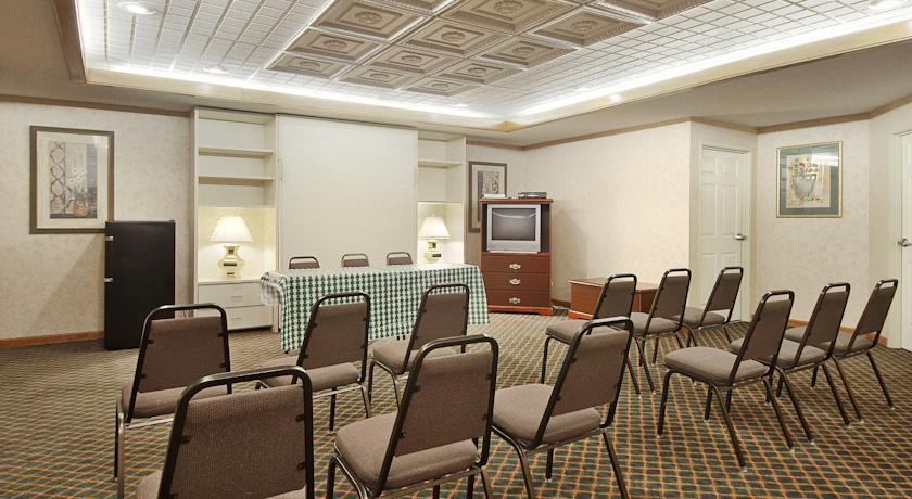 Quality Inn & Suites Near Robins Air Force Base Warner Robins Exterior photo