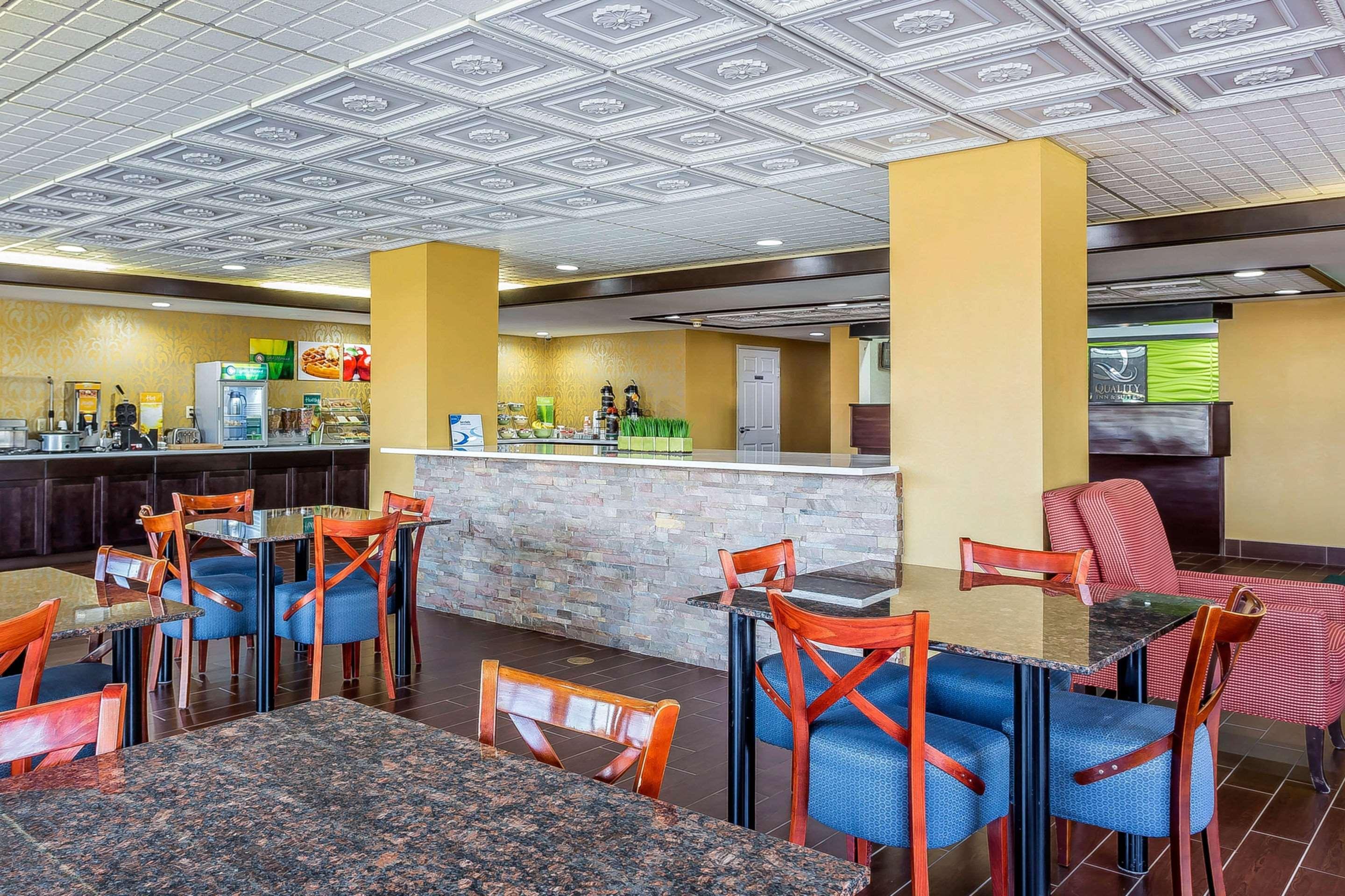 Quality Inn & Suites Near Robins Air Force Base Warner Robins Exterior photo