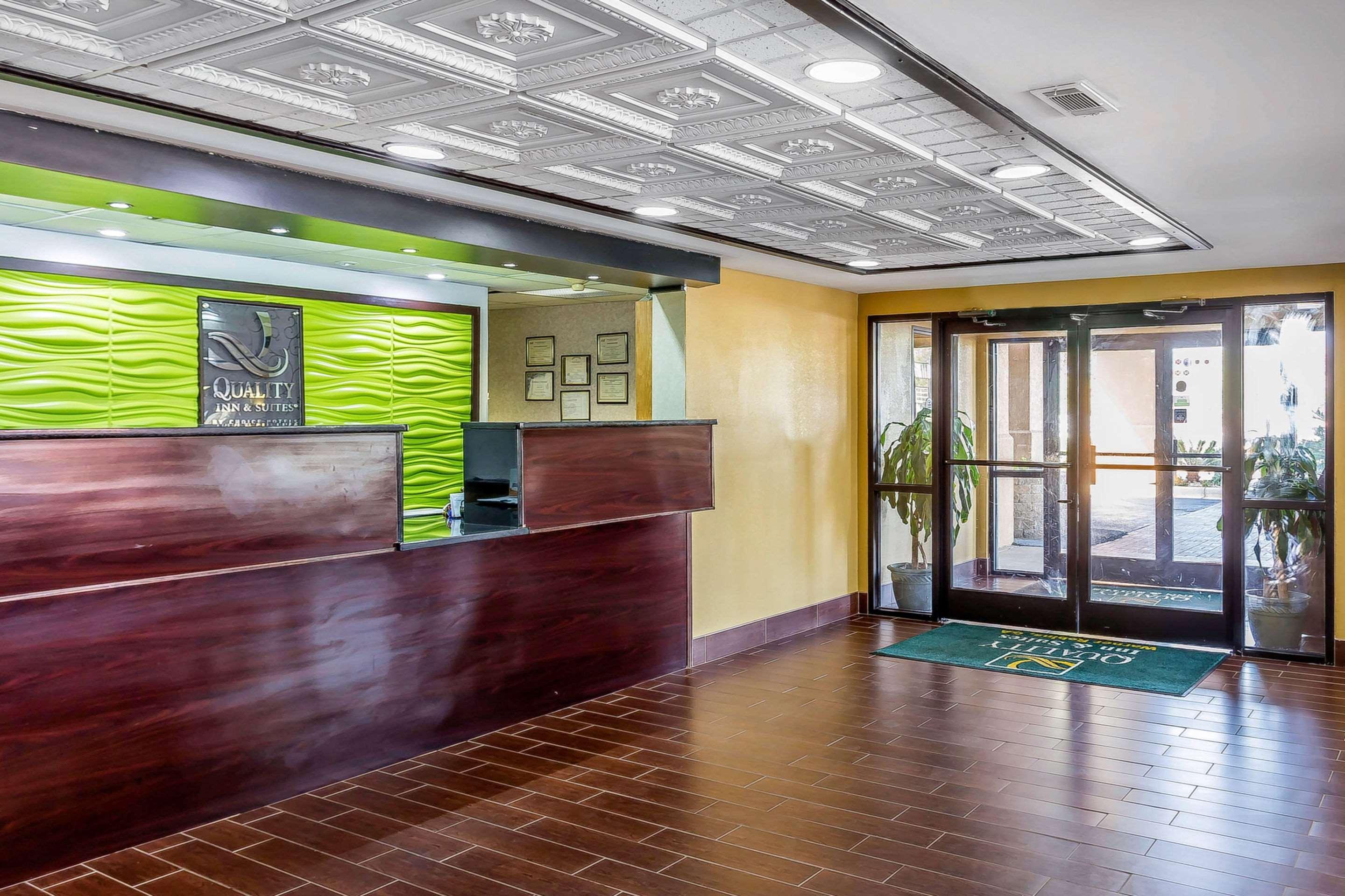 Quality Inn & Suites Near Robins Air Force Base Warner Robins Exterior photo