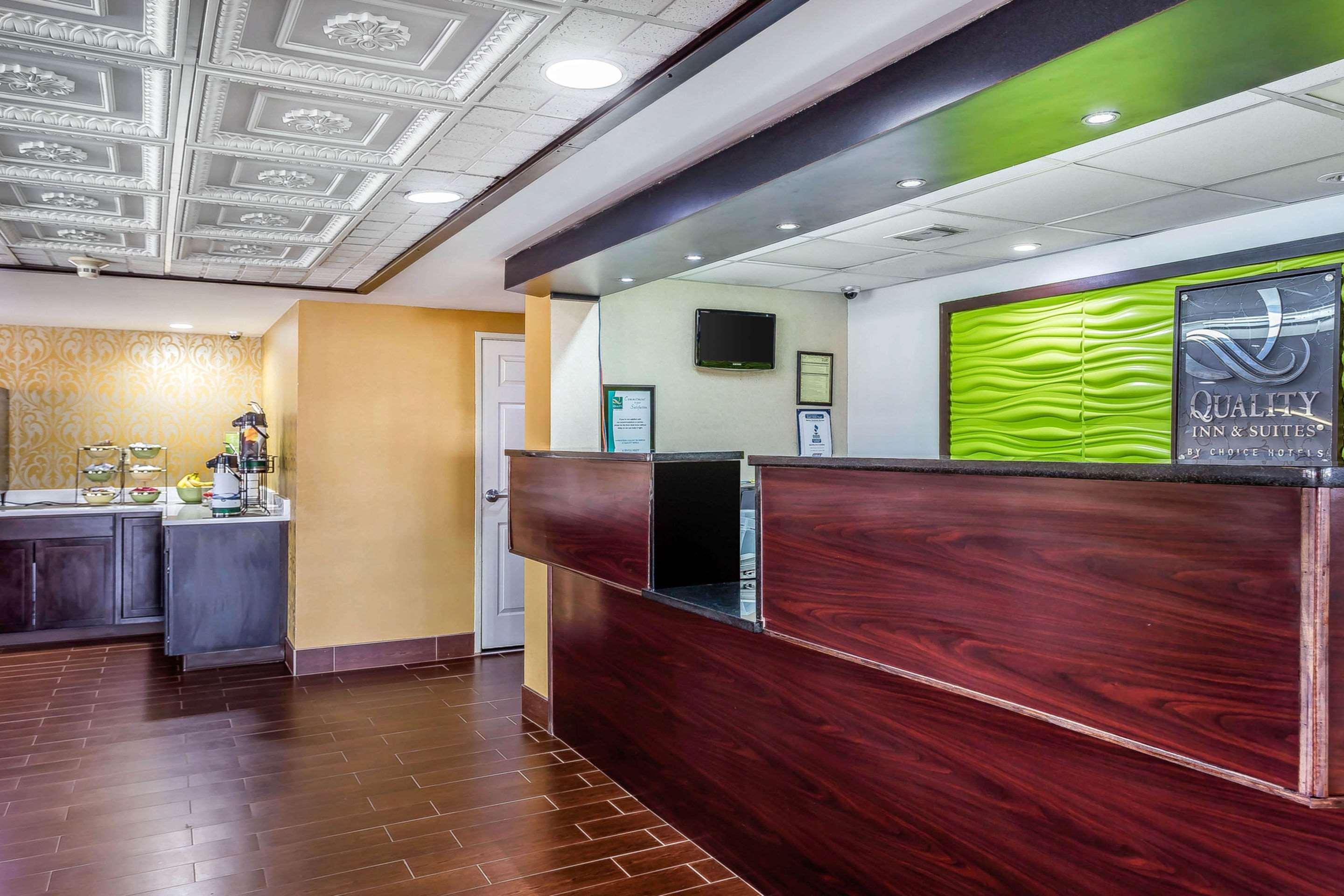 Quality Inn & Suites Near Robins Air Force Base Warner Robins Exterior photo