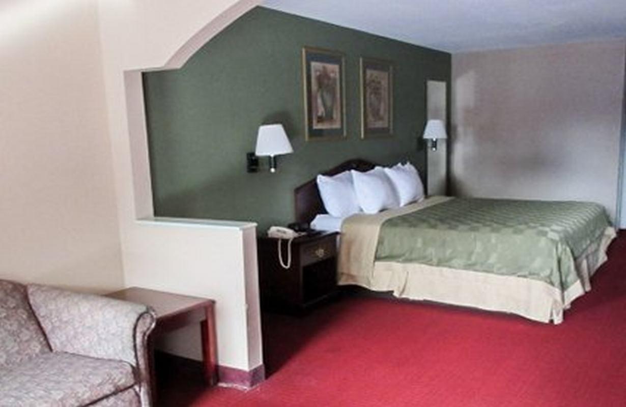 Quality Inn & Suites Near Robins Air Force Base Warner Robins Exterior photo