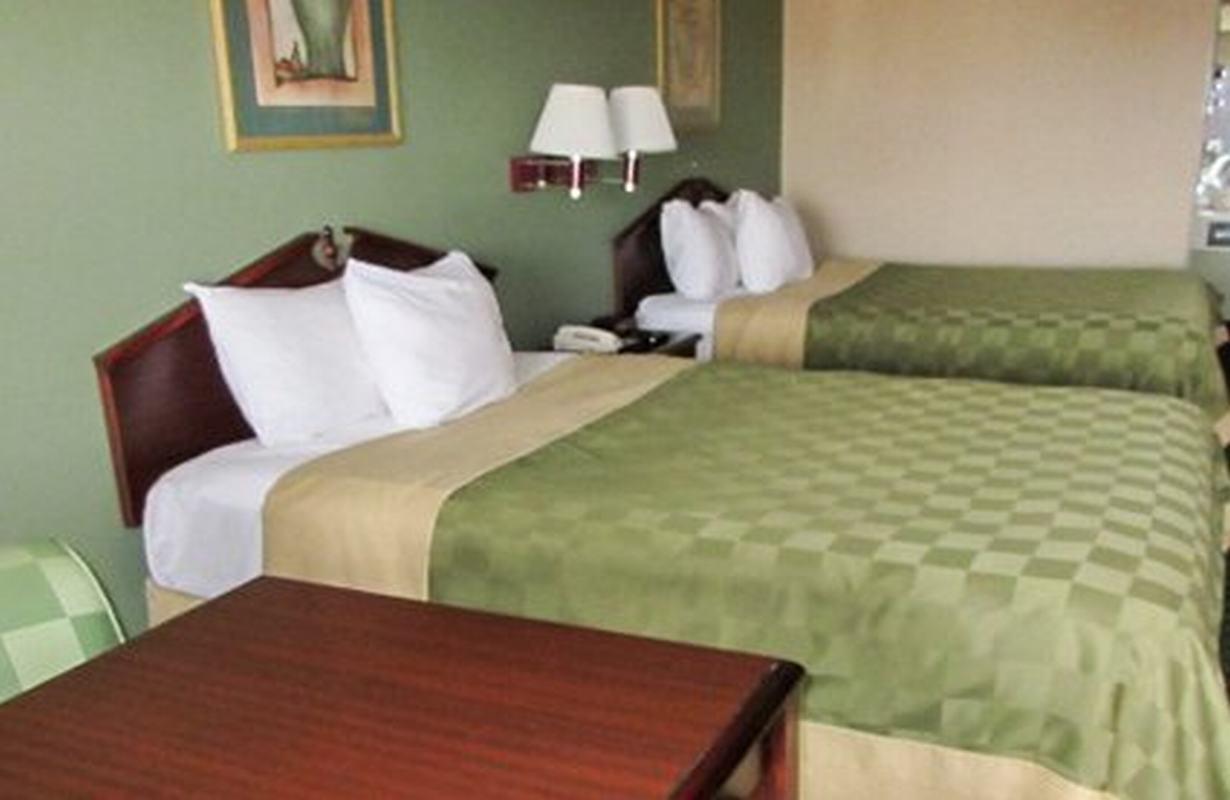 Quality Inn & Suites Near Robins Air Force Base Warner Robins Exterior photo
