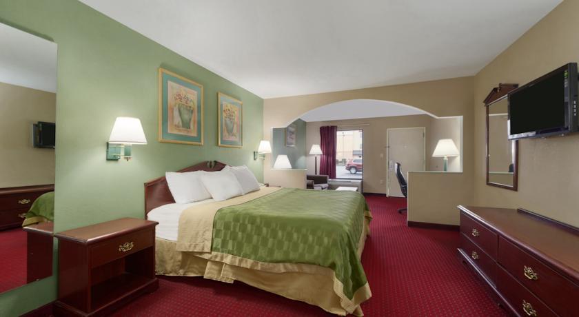 Quality Inn & Suites Near Robins Air Force Base Warner Robins Exterior photo
