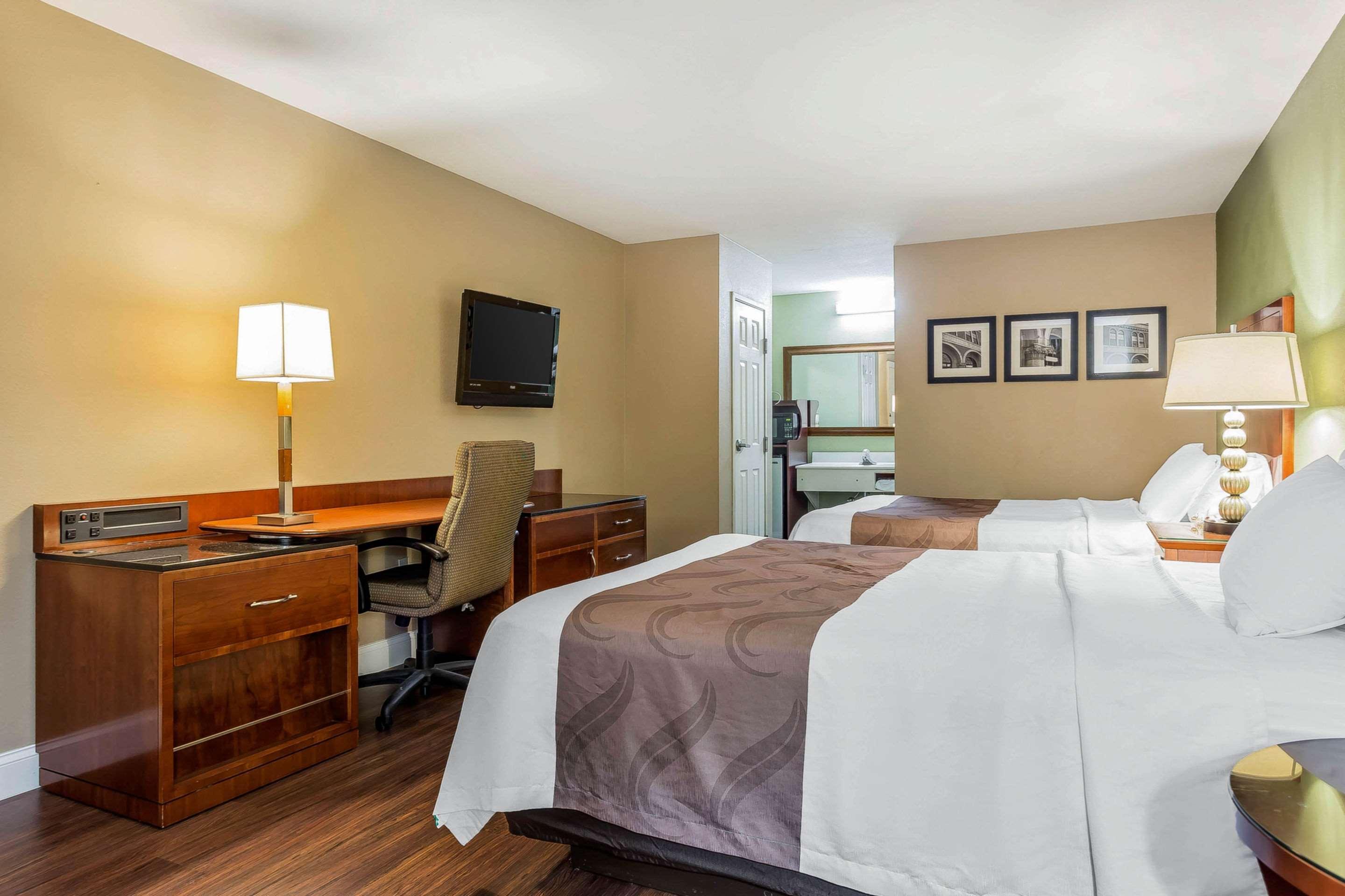 Quality Inn & Suites Near Robins Air Force Base Warner Robins Exterior photo