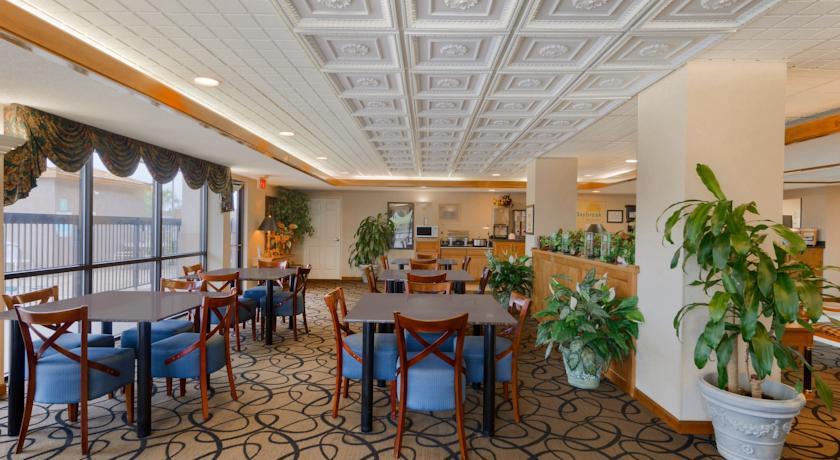 Quality Inn & Suites Near Robins Air Force Base Warner Robins Exterior photo