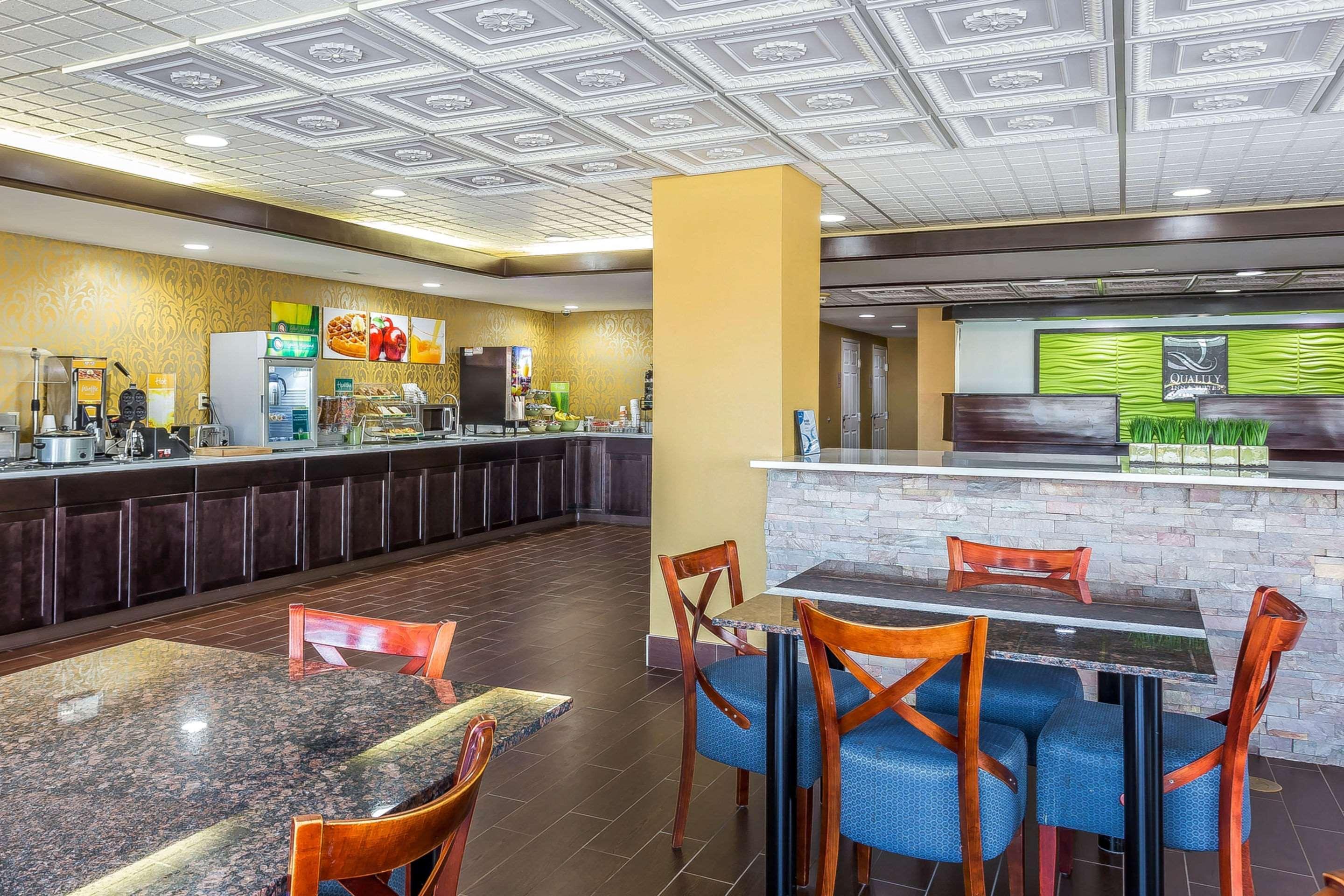 Quality Inn & Suites Near Robins Air Force Base Warner Robins Exterior photo