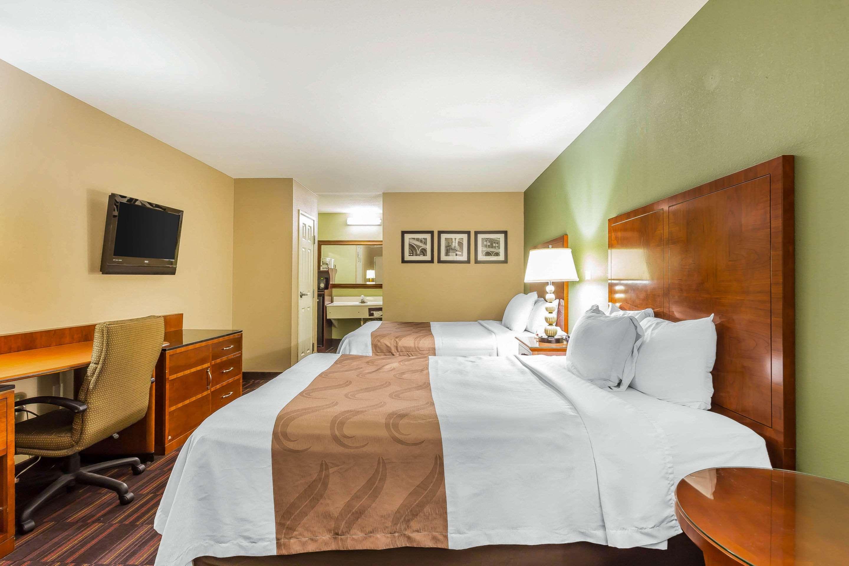 Quality Inn & Suites Near Robins Air Force Base Warner Robins Exterior photo