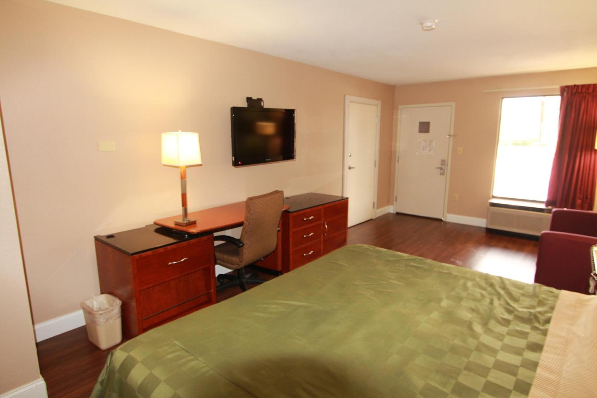 Quality Inn & Suites Near Robins Air Force Base Warner Robins Exterior photo