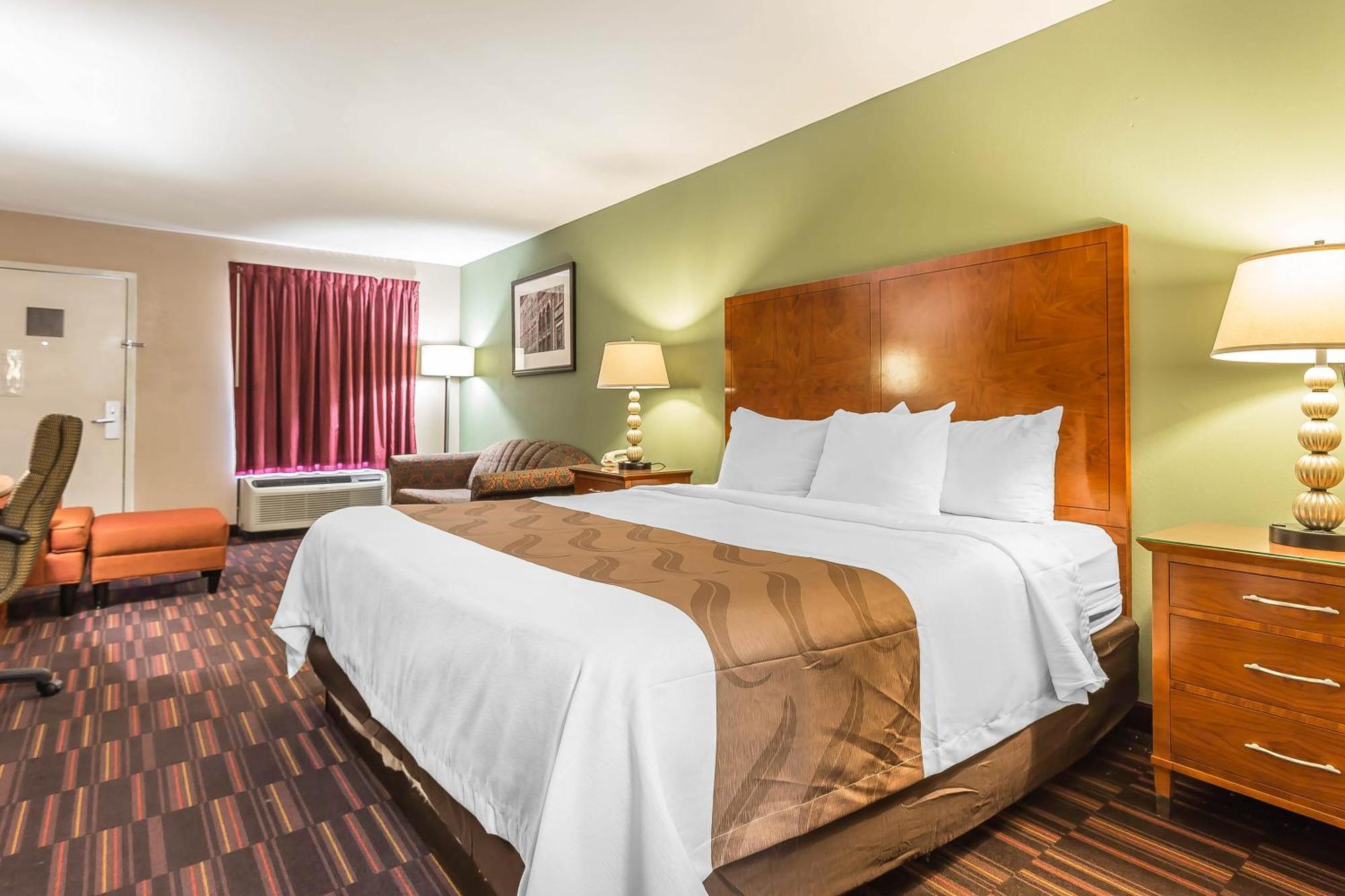 Quality Inn & Suites Near Robins Air Force Base Warner Robins Exterior photo