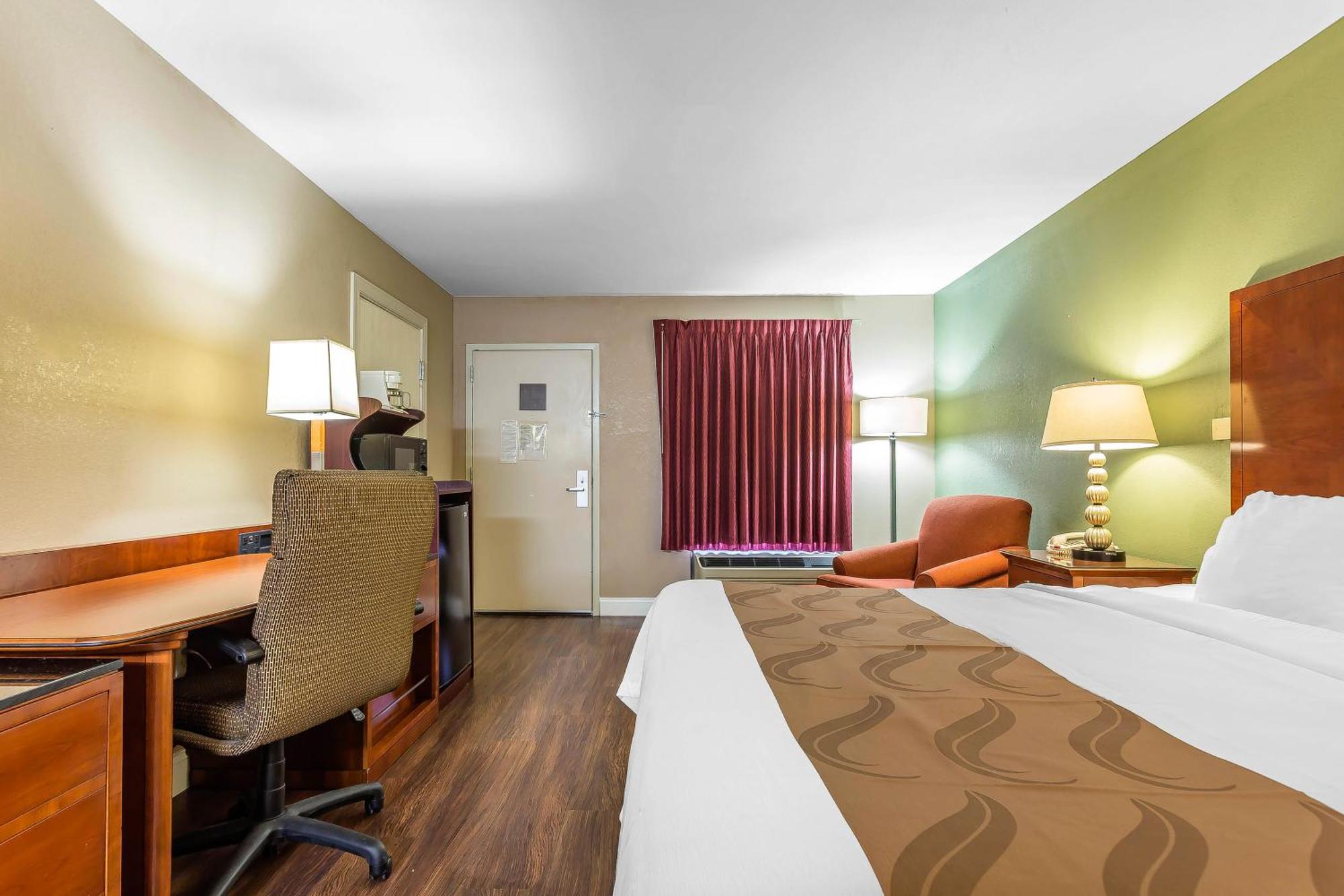 Quality Inn & Suites Near Robins Air Force Base Warner Robins Exterior photo