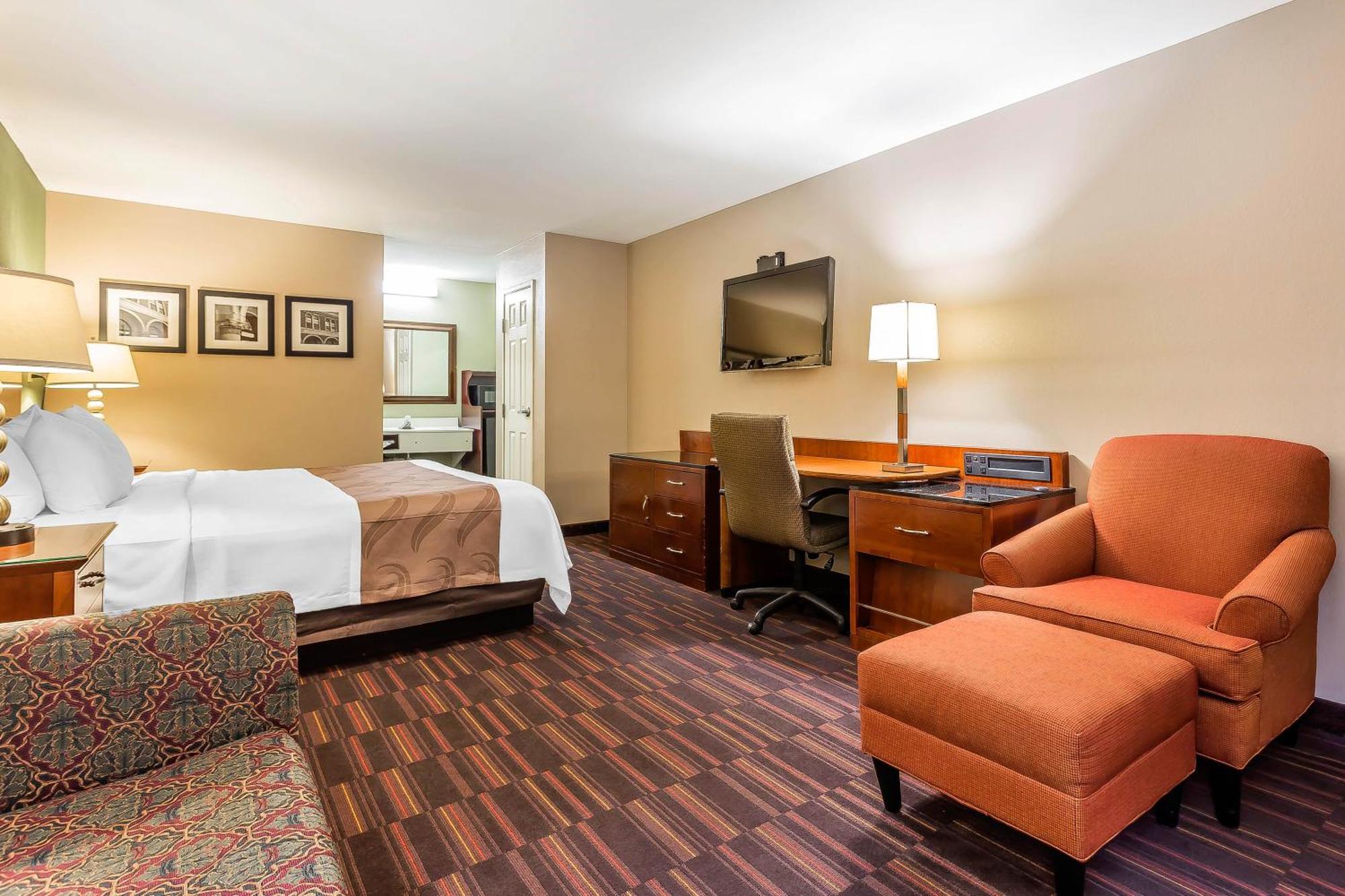Quality Inn & Suites Near Robins Air Force Base Warner Robins Exterior photo