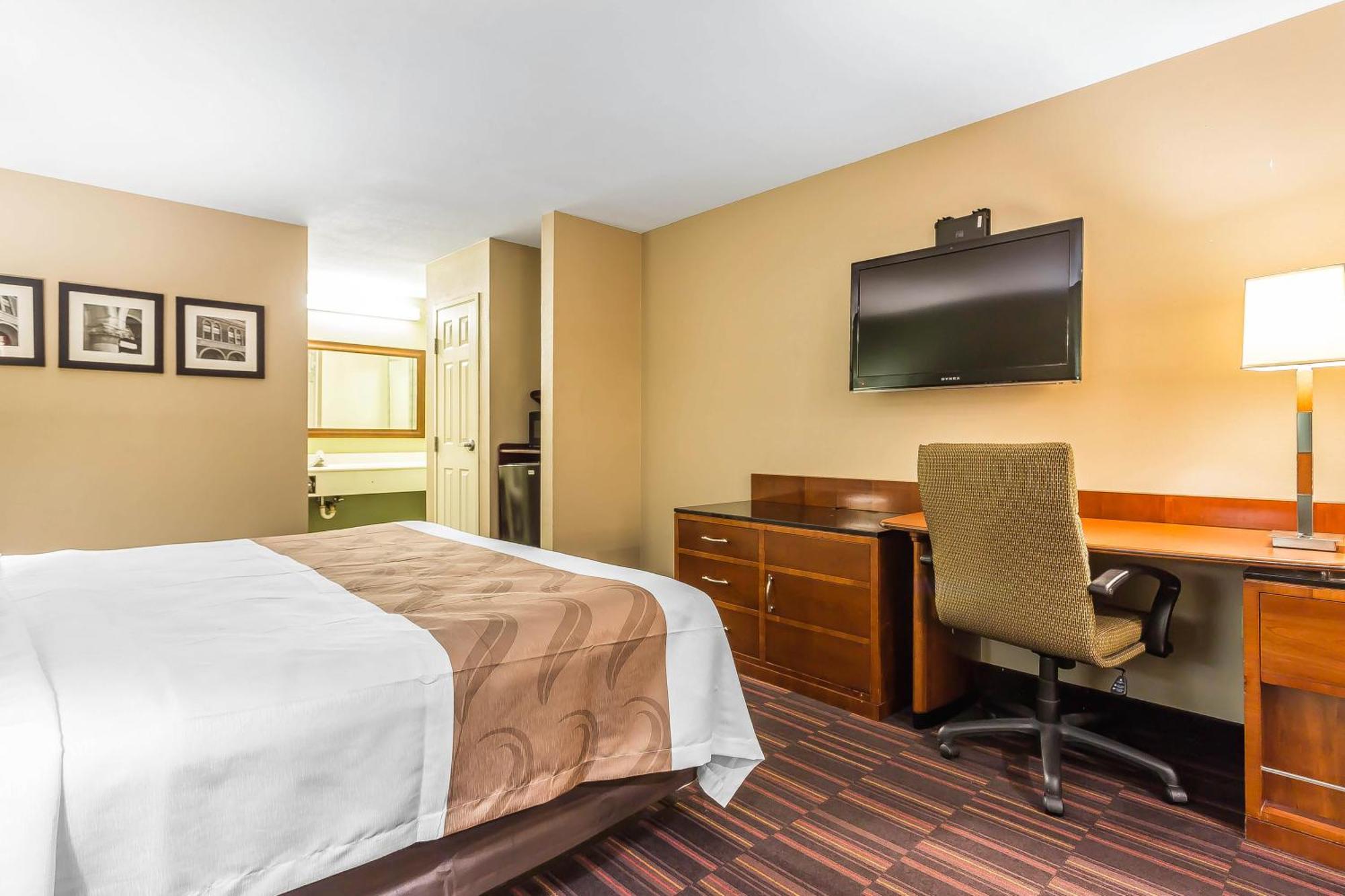 Quality Inn & Suites Near Robins Air Force Base Warner Robins Exterior photo